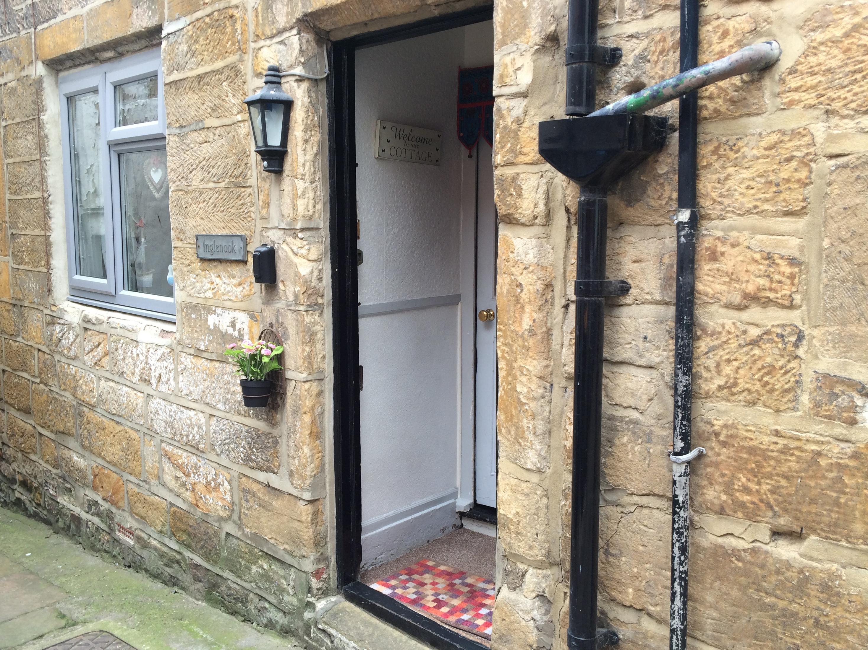 Holiday Cottage Reviews for Inglenook Cottage - Cottage Holiday in Whitby, North Yorkshire