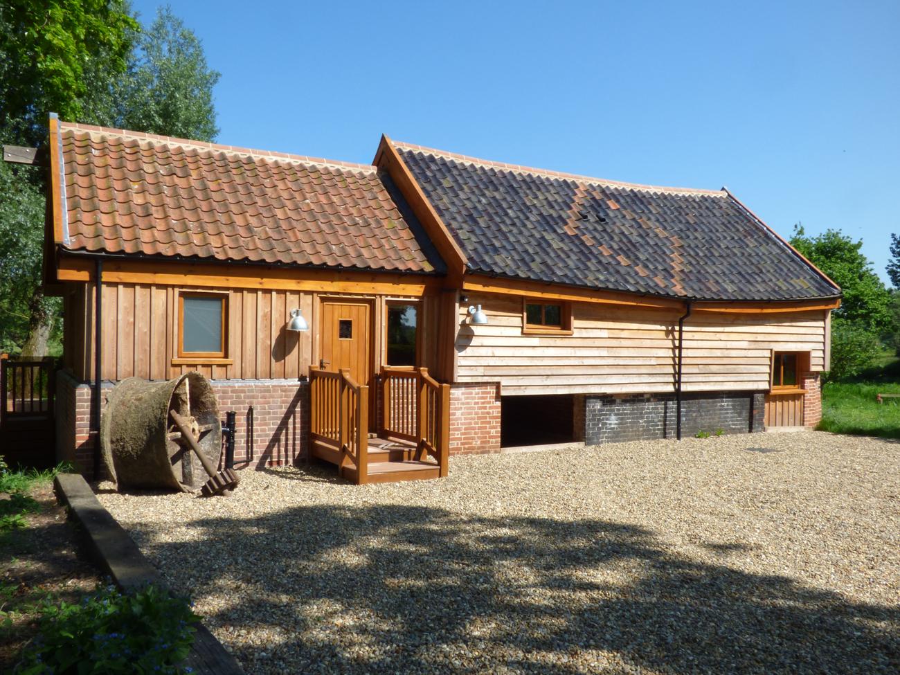 Holiday Cottage Reviews for Watermill Granary Barn - Cottage Holiday in Wortwell, Norfolk