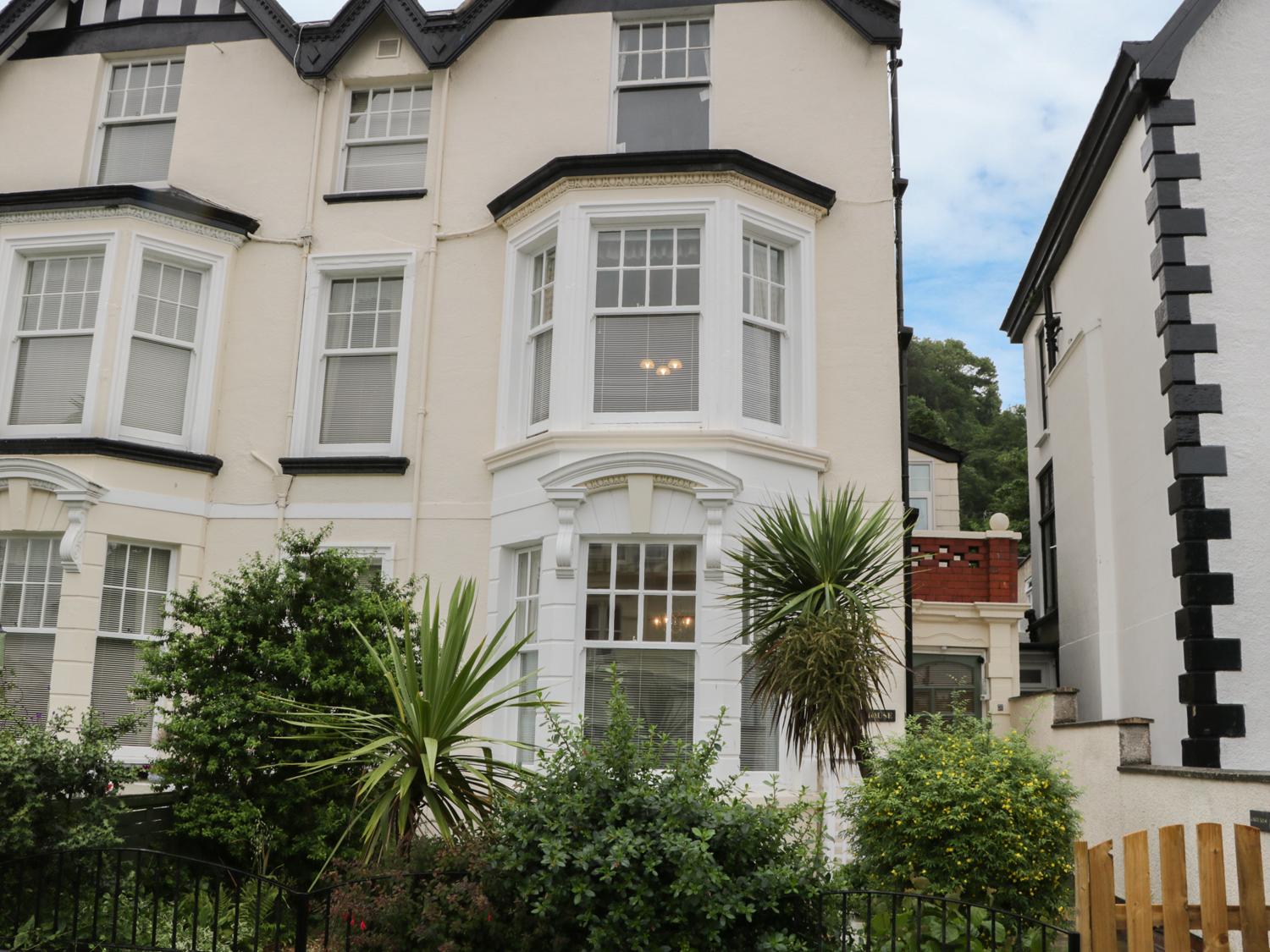 Holiday Cottage Reviews for Garth House Apartment 2 - Holiday Cottage in Llandudno, Conwy