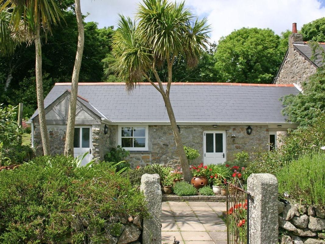 Holiday Cottage Reviews for Dovecote - Self Catering in Helston, Cornwall inc Scilly