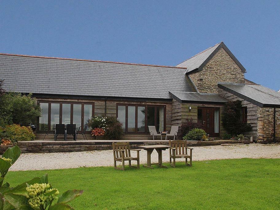 Holiday Cottage Reviews for Cedar Lodge - Self Catering in Looe, Cornwall inc Scilly