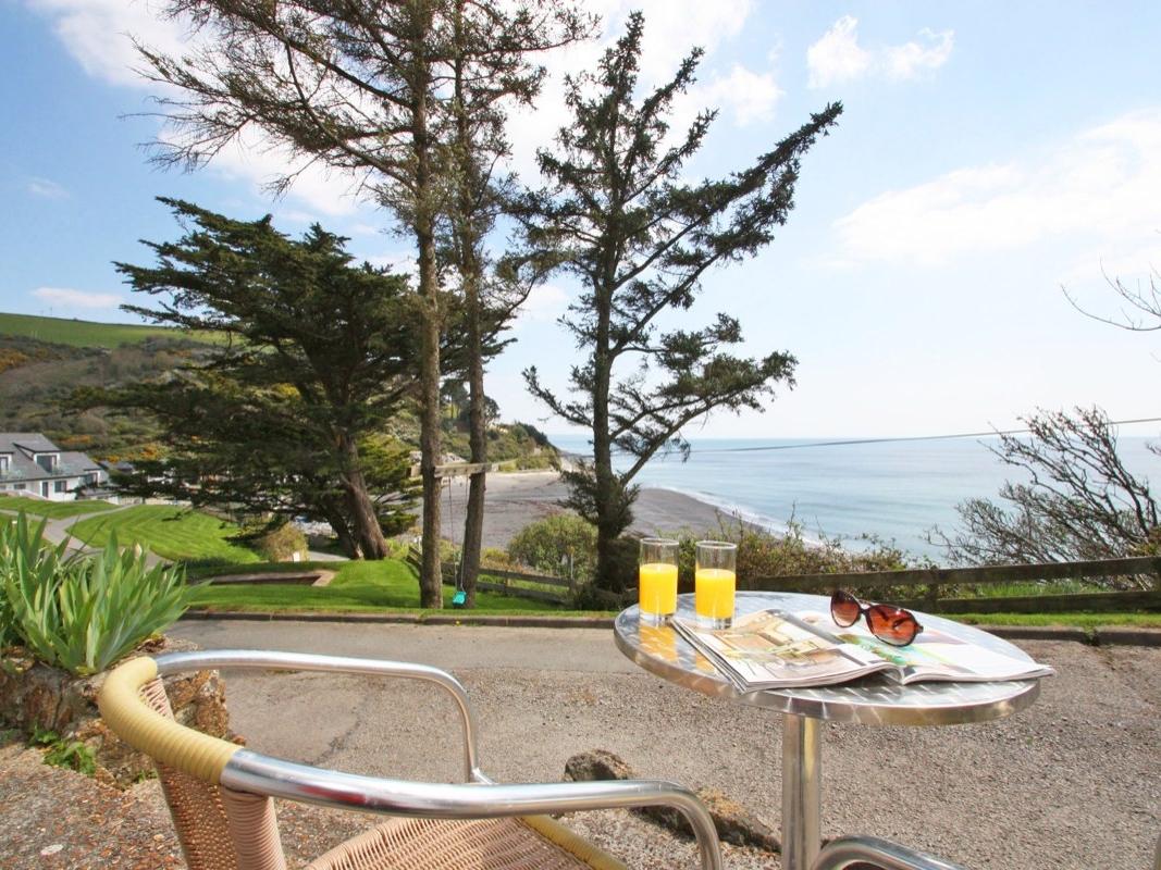 Holiday Cottage Reviews for Sea Breeze - Holiday Cottage in Looe, Cornwall inc Scilly