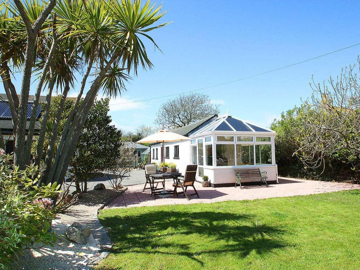 Holiday Cottage Reviews for Little Palm Trees - Holiday Cottage in Penzance, Cornwall inc Scilly