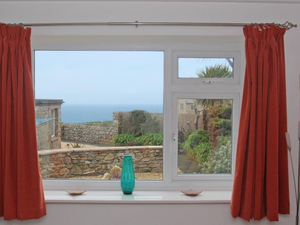 Holiday Cottage Reviews for Ocean View - Cottage Holiday in St Just, Cornwall inc Scilly
