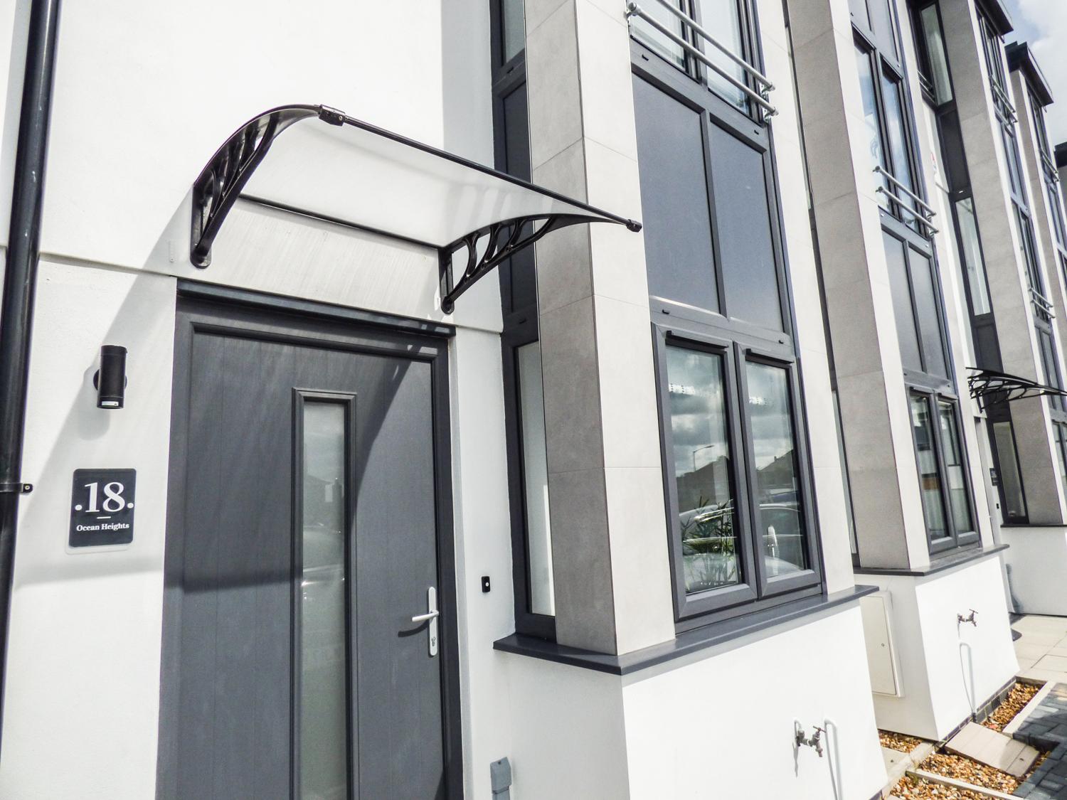 Holiday Cottage Reviews for 18 Ocean Heights - Holiday Cottage in Newquay, Cornwall inc Scilly