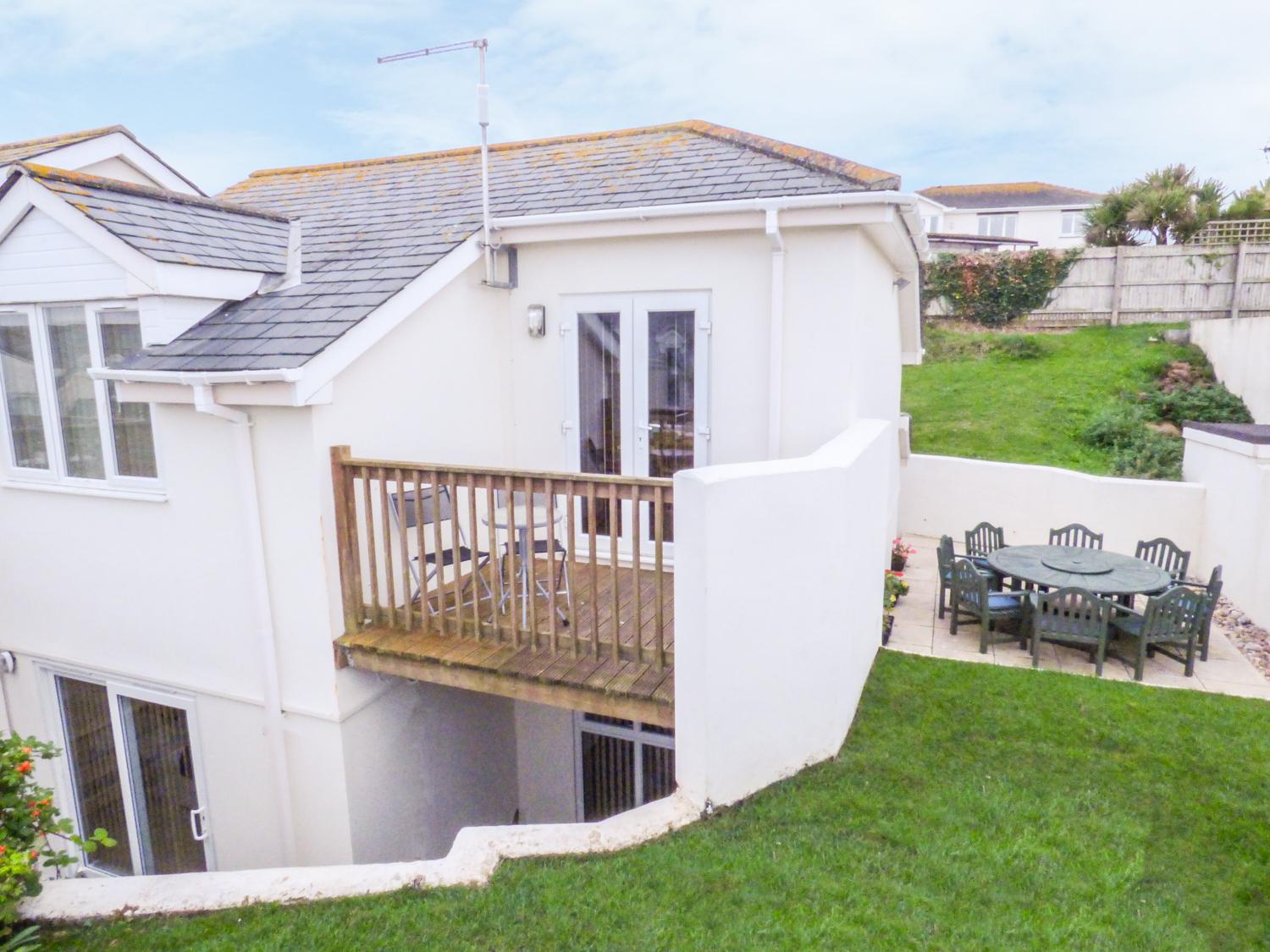 Holiday Cottage Reviews for Atlantic Edge - Cottage Holiday in Newquay, Cornwall inc Scilly
