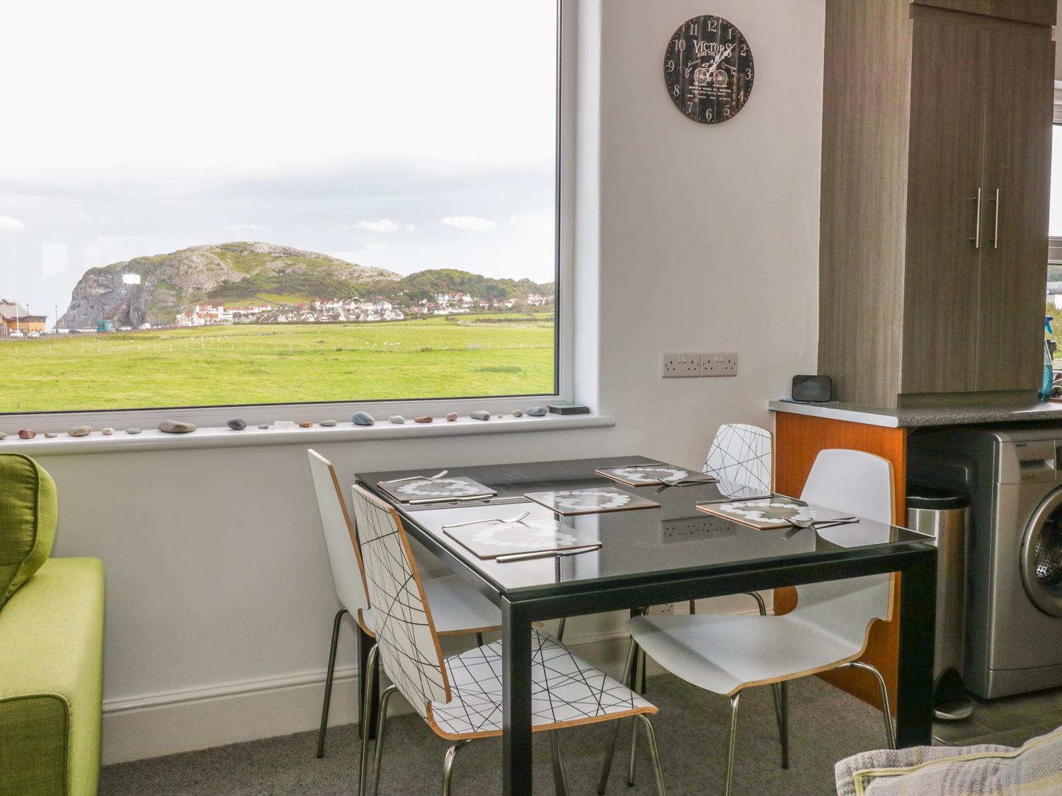 Holiday Cottage Reviews for Little Orme View - Holiday Cottage in Llandudno, Conwy