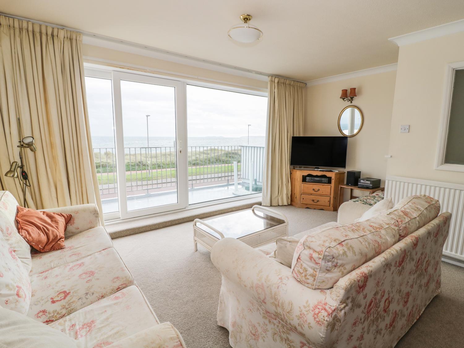 11 Min Y Mor, Pwllheli, Gwynedd - Holiday Cottage Reviews