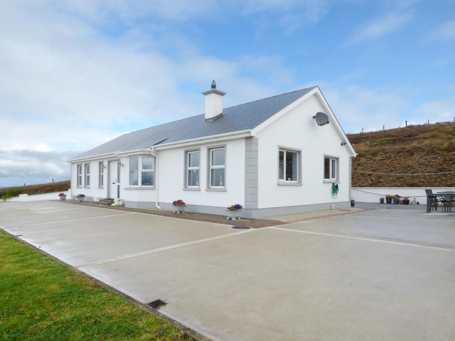 Holiday Cottage Reviews for Gelmar's Coastal View - Cottage Holiday in Malin Head, Donegal