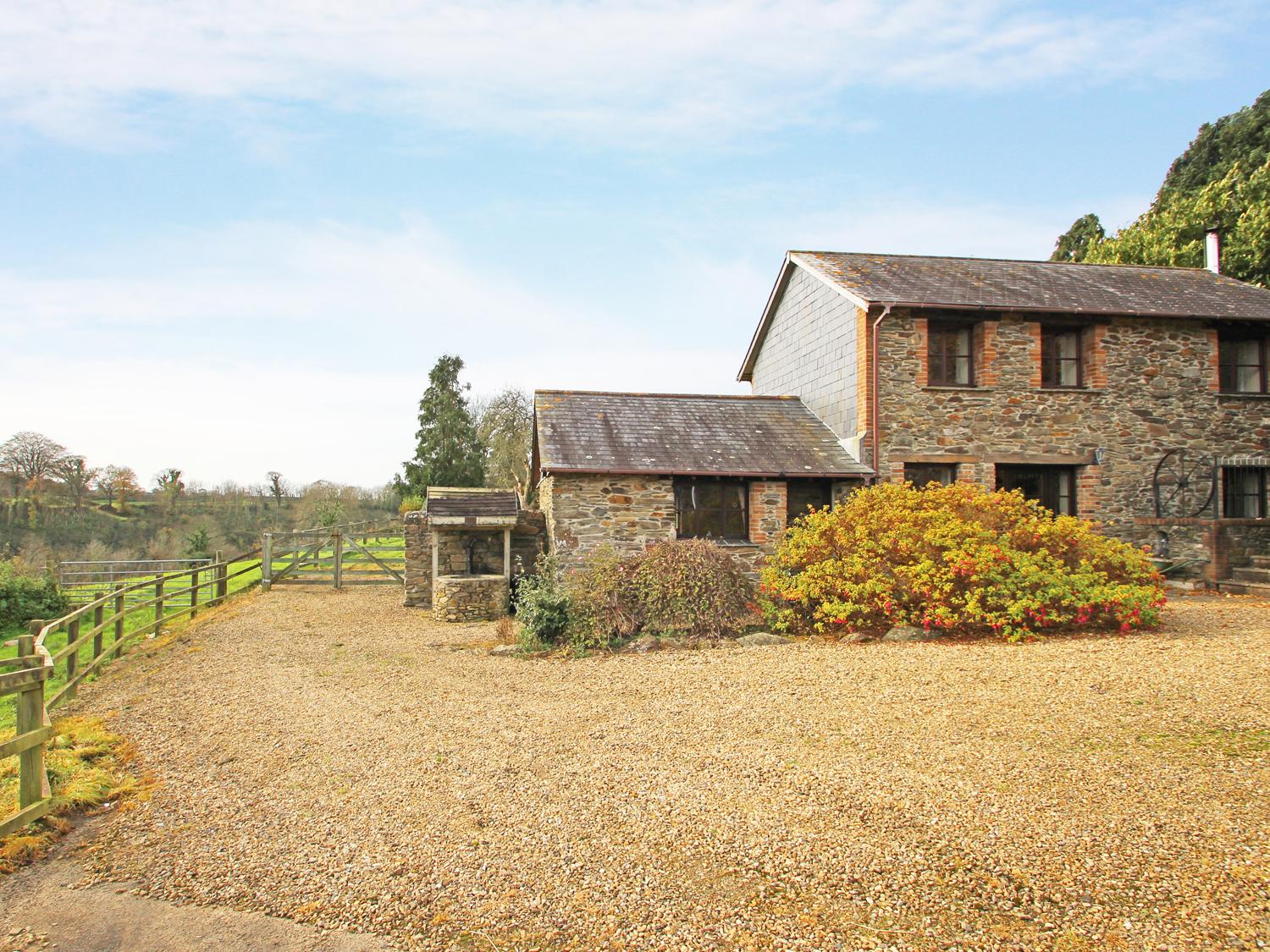 Holiday cottage. Round New England Barn. Skiber.