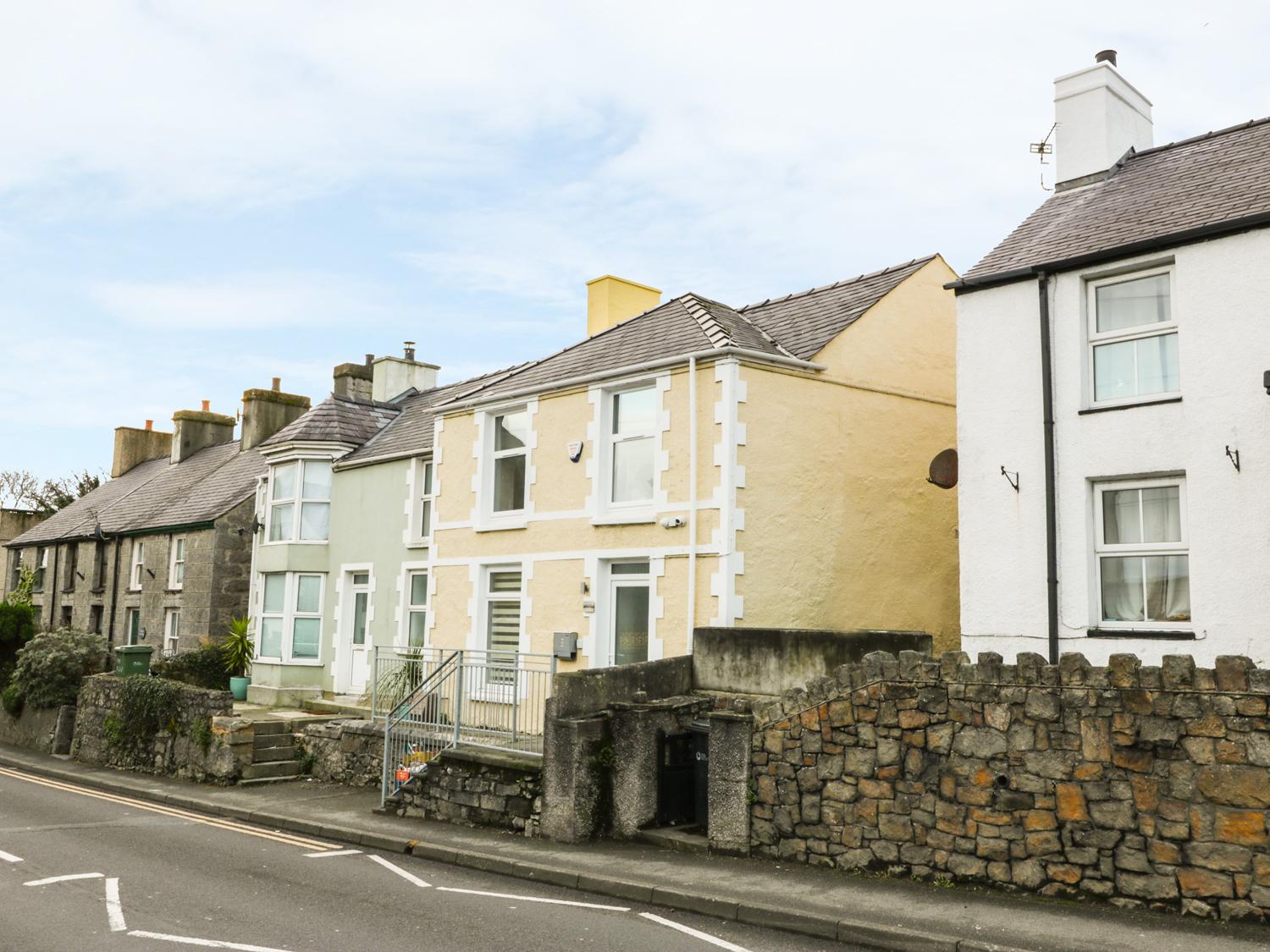Holiday Cottage Reviews for Yr Hen Fanc - Cottage Holiday in Benllech, Isle of Anglesey