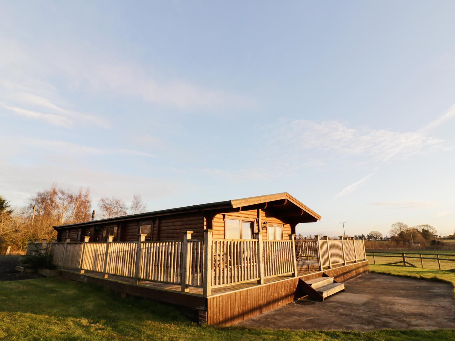 Holiday Cottage Reviews for Look Out Lodge - Cottage Holiday in Hallow, Worcestershire