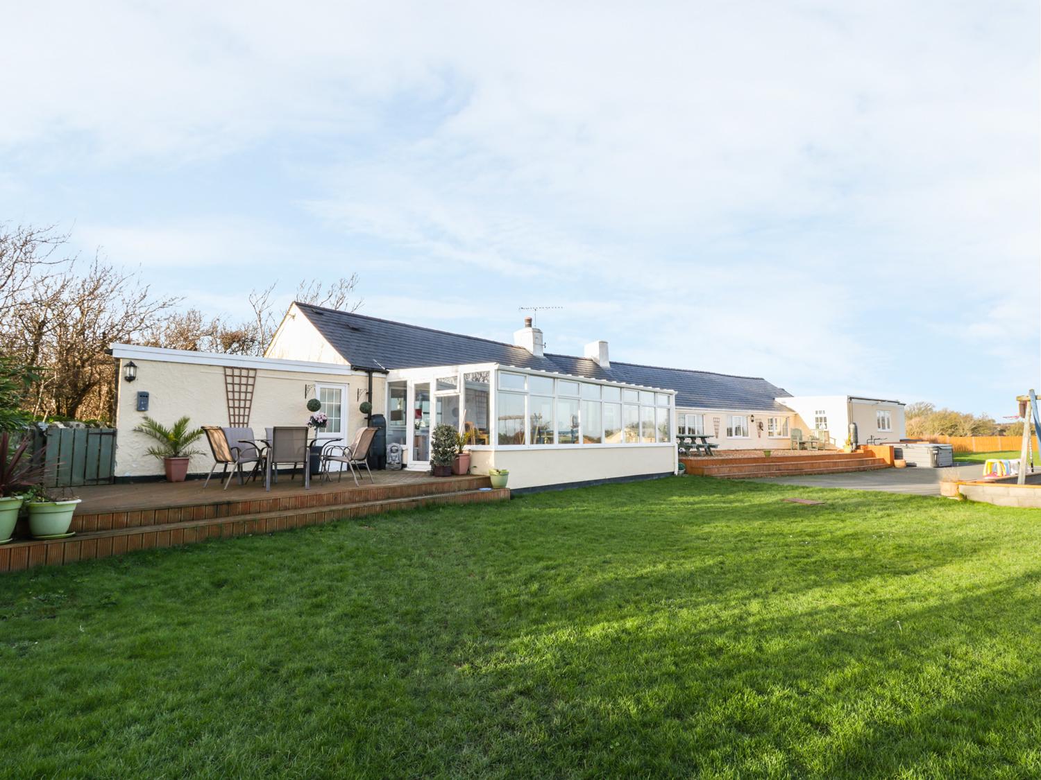 Holiday Cottage Reviews for Cae Glas - Holiday Cottage in Caergeiliog, Isle of Anglesey