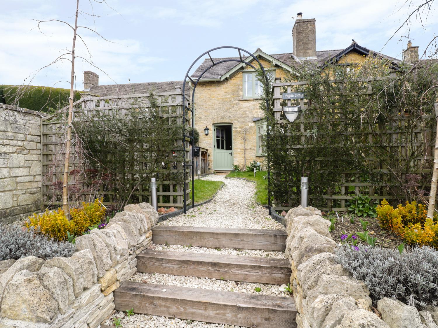 Holiday Cottage Reviews for Puffitts Cottage - Self Catering in Bourton-on-the-water, Gloucestershire