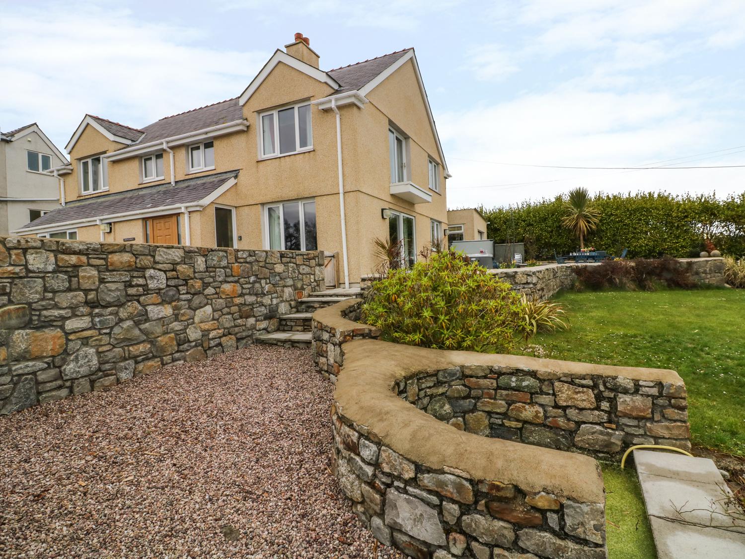 Holiday Cottage Reviews for Bryn y Don - Cottage Holiday in Benllech, Isle of Anglesey