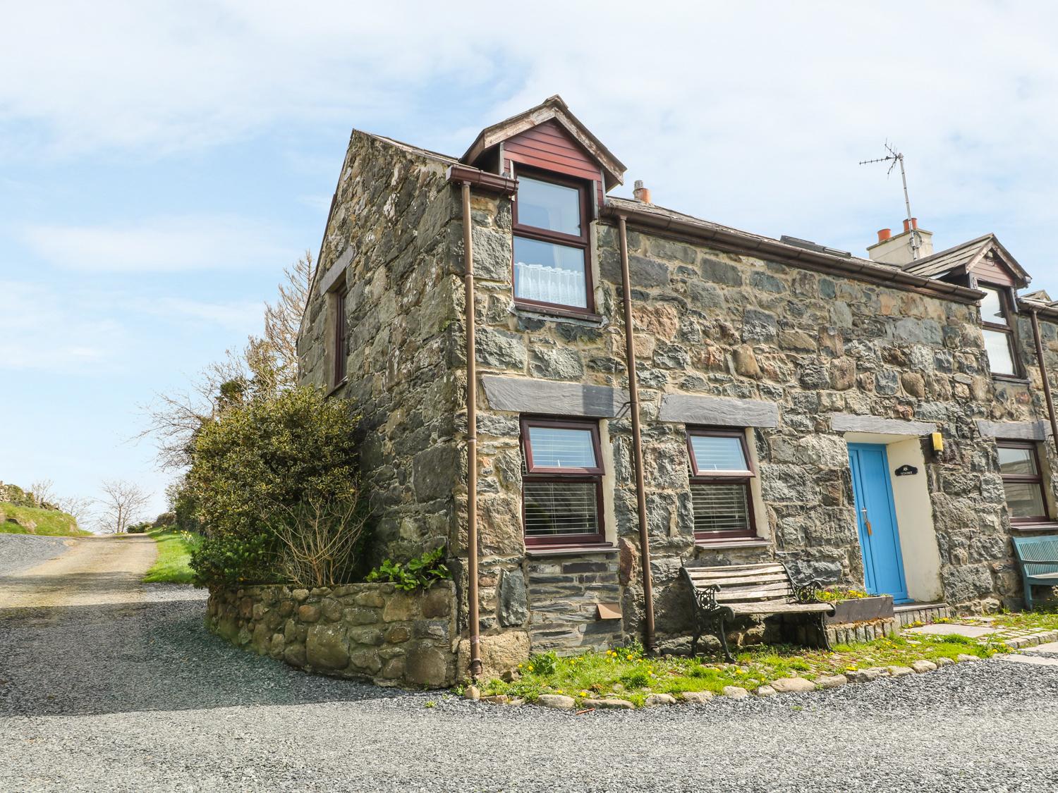 Holiday Cottage Reviews for Hendre - Self Catering in Y Felinheli, Gwynedd