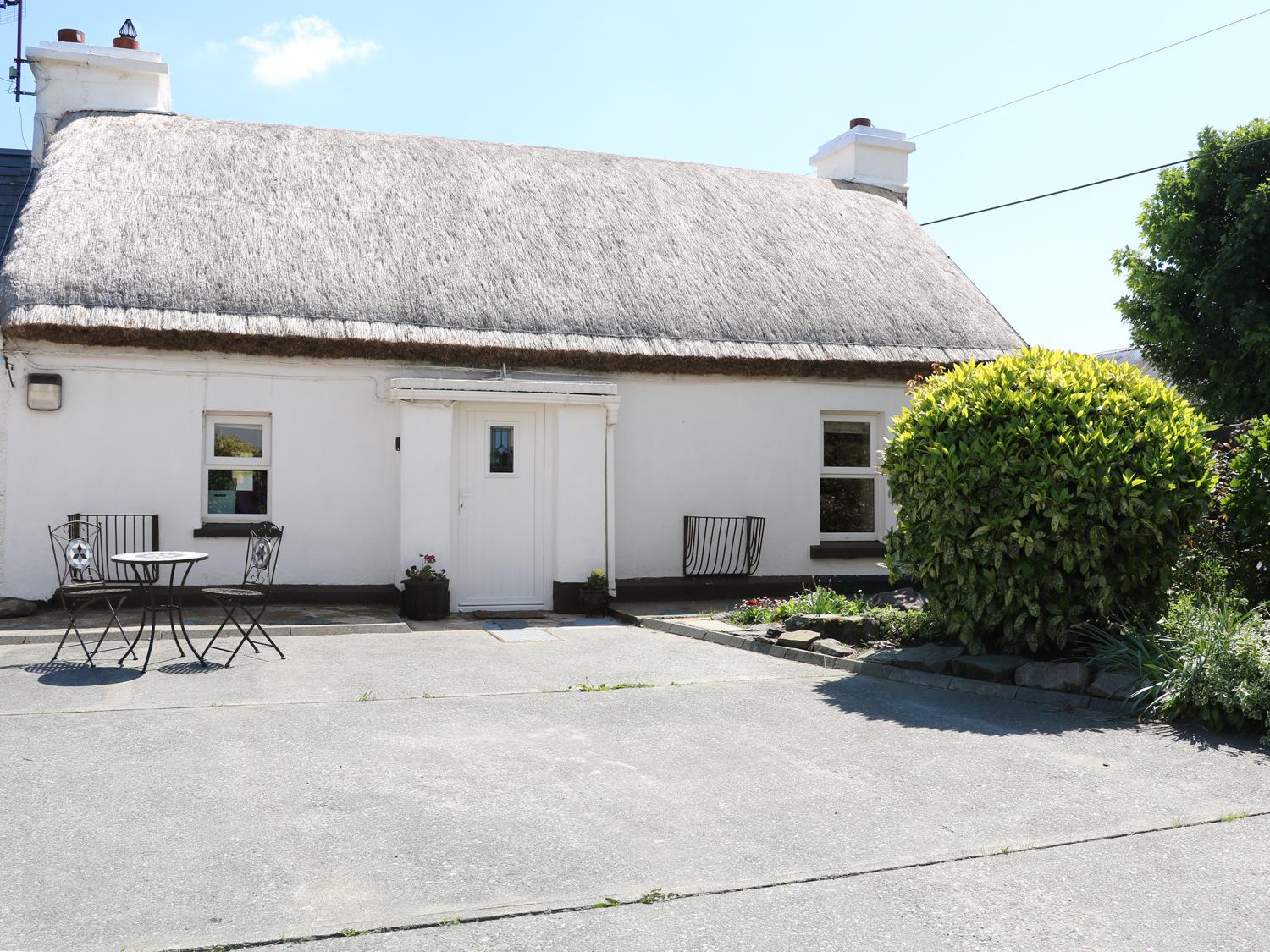 Holiday Cottage Reviews for Whispering Willows - The Thatch - Holiday Cottage in Carndonagh, Donegal