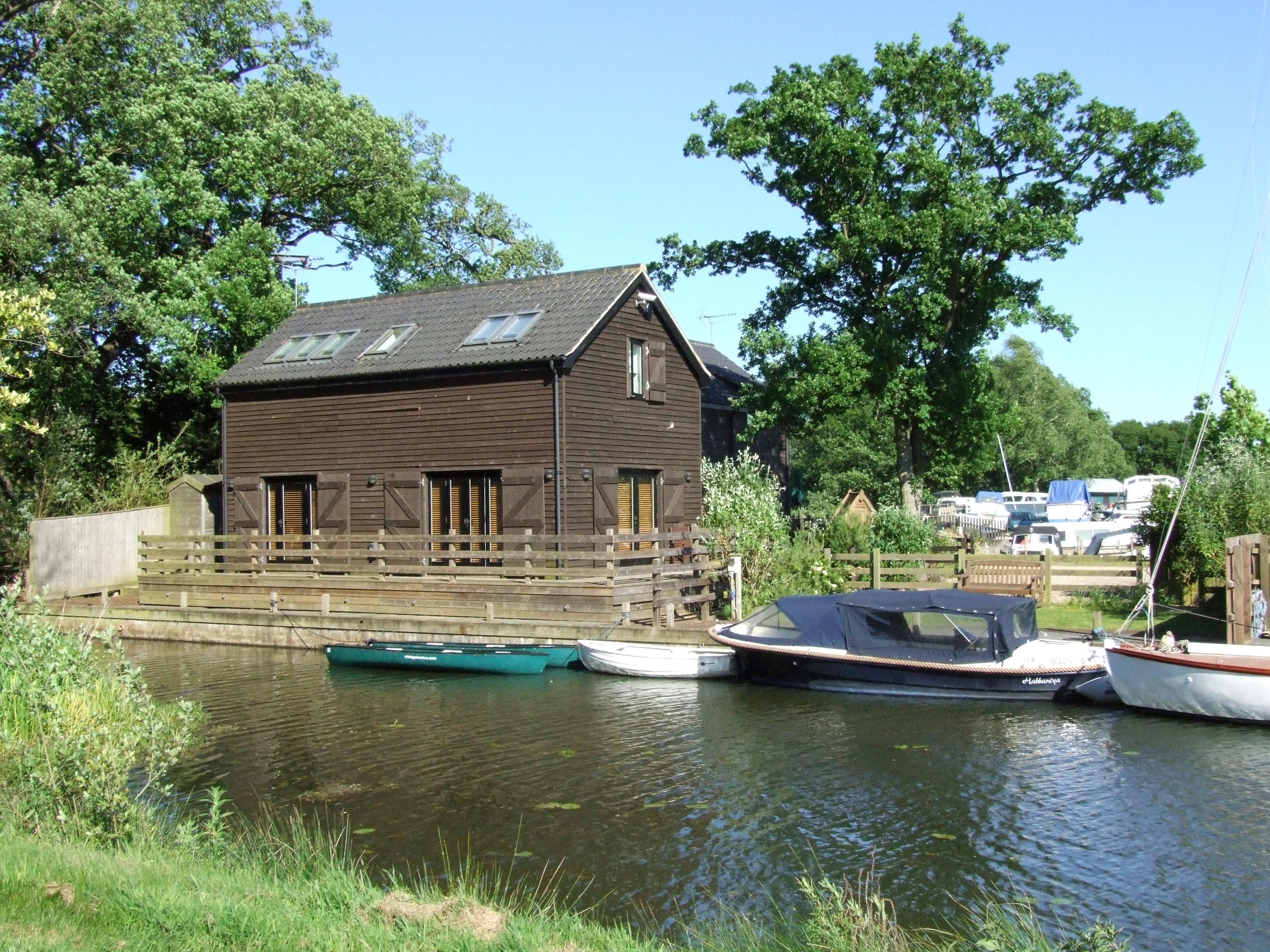 Holiday Cottage Reviews for The Boathouse - Self Catering in East Ruston, Norfolk