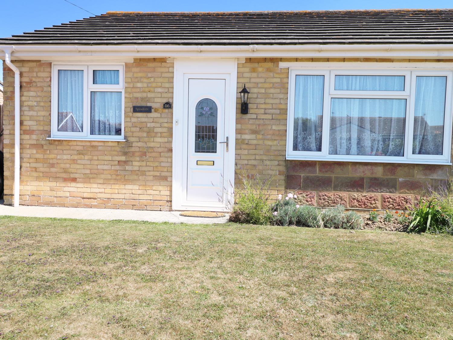 Holiday Cottage Reviews for Spindrift - Holiday Cottage in Selsey, West Sussex