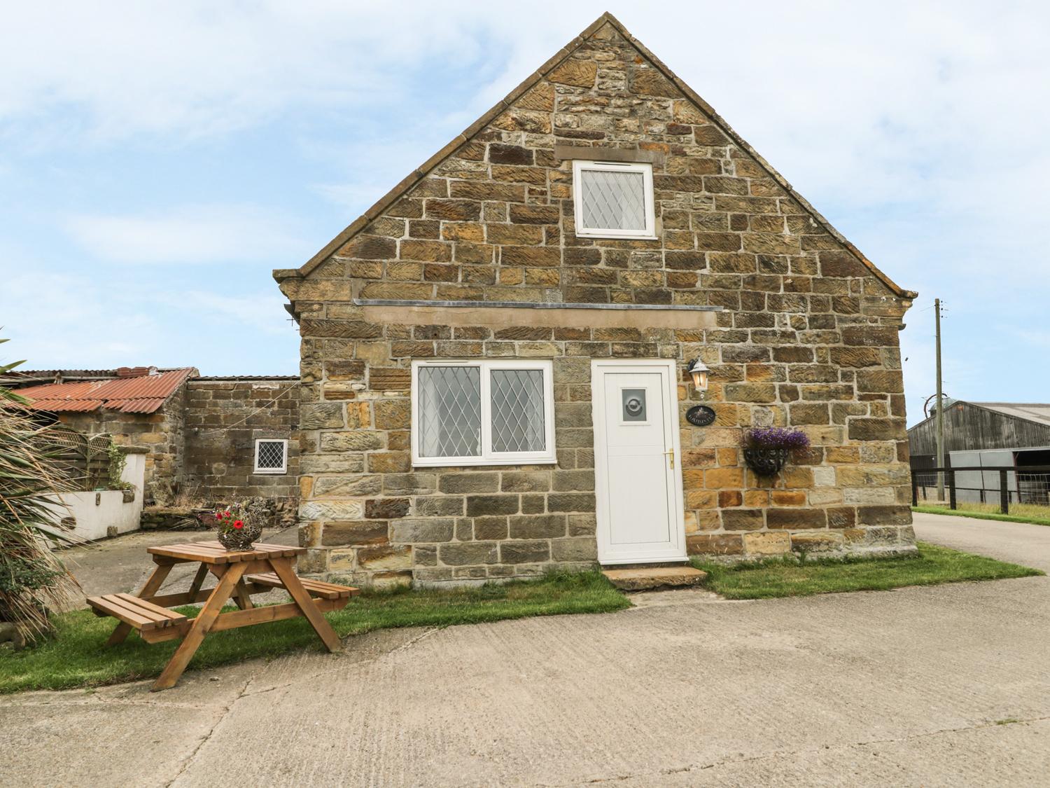 Holiday Cottage Reviews for Foxhunter Cottage - Cottage Holiday in Hawsker, North Yorkshire