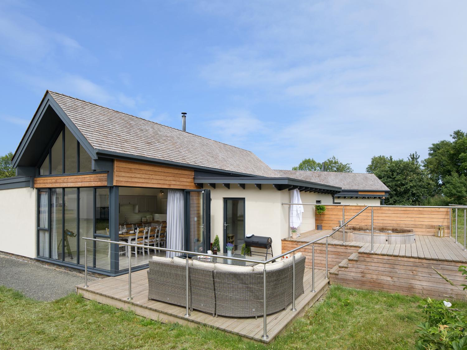 Holiday Cottage Reviews for Restharrow Lodge - Holiday Cottage in Bamburgh, Northumberland