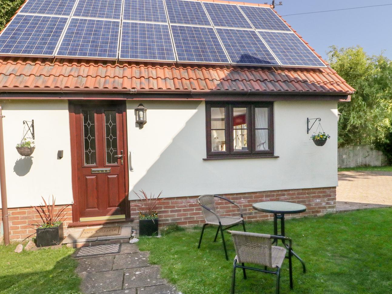 Holiday Cottage Reviews for Little Woodcot - Holiday Cottage in Burton, Somerset, Somerset