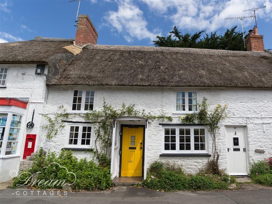 Holiday Cottage Reviews for Apple Tree Cottage - Self Catering in Burton Bradstock, Dorset