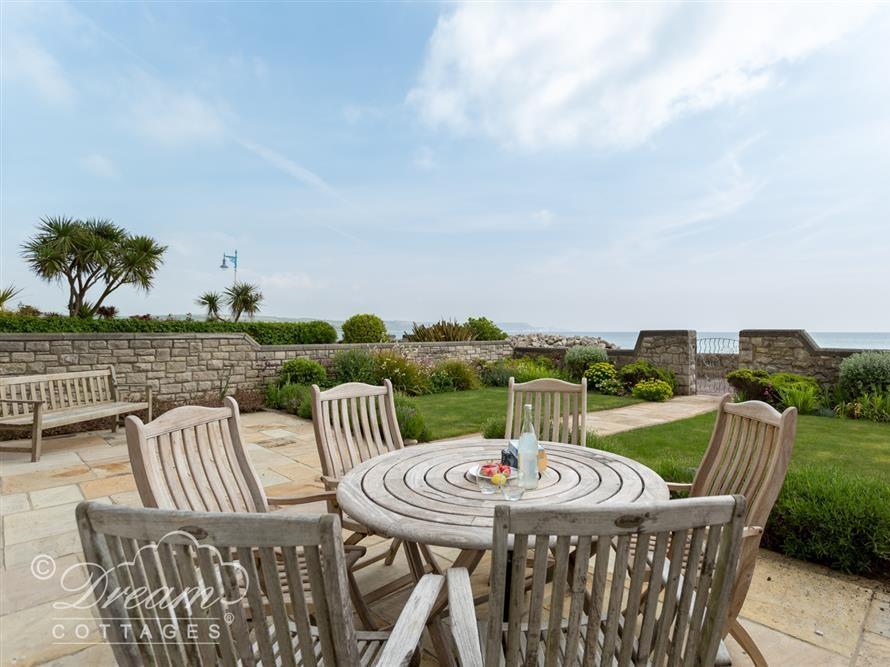 Holiday Cottage Reviews for Beach View Apartment 2 - Self Catering Property in Weymouth, Dorset
