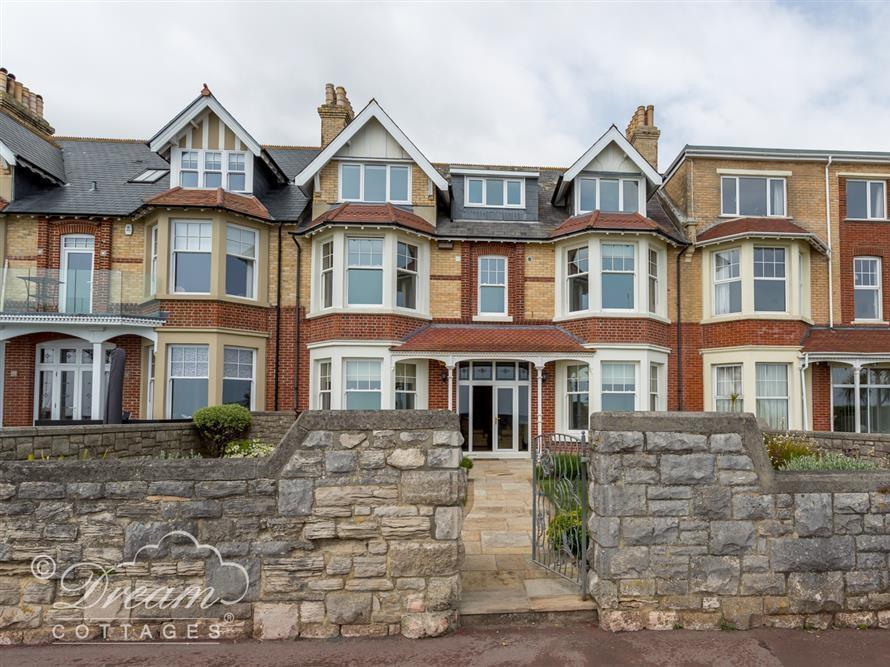 Holiday Cottage Reviews for Beach View Apartment 3 - Self Catering Property in Weymouth, Dorset