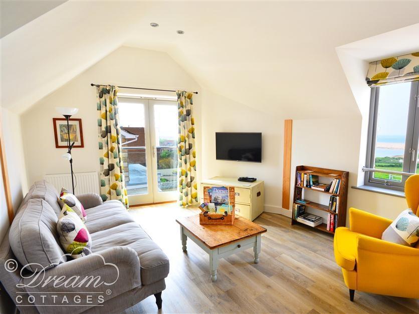 Holiday Cottage Reviews for Coastguard Lookout - Cottage Holiday in Weymouth, Dorset
