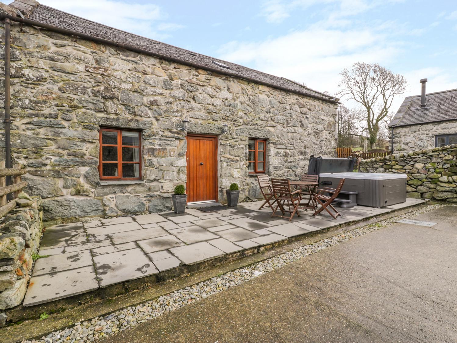 Holiday Cottage Reviews for Isallt - Holiday Cottage in Llanfair, Gwynedd