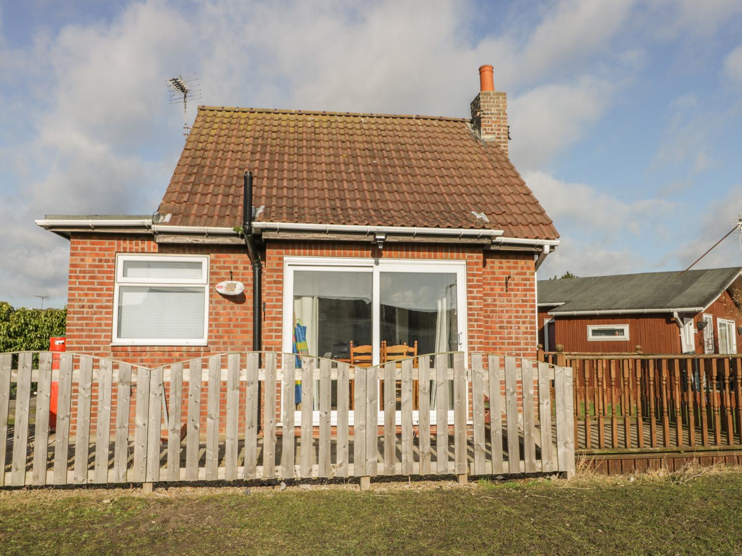 Holiday Cottage Reviews for Chalet 235 - Cottage Holiday in Bridlington, East Yorkshire