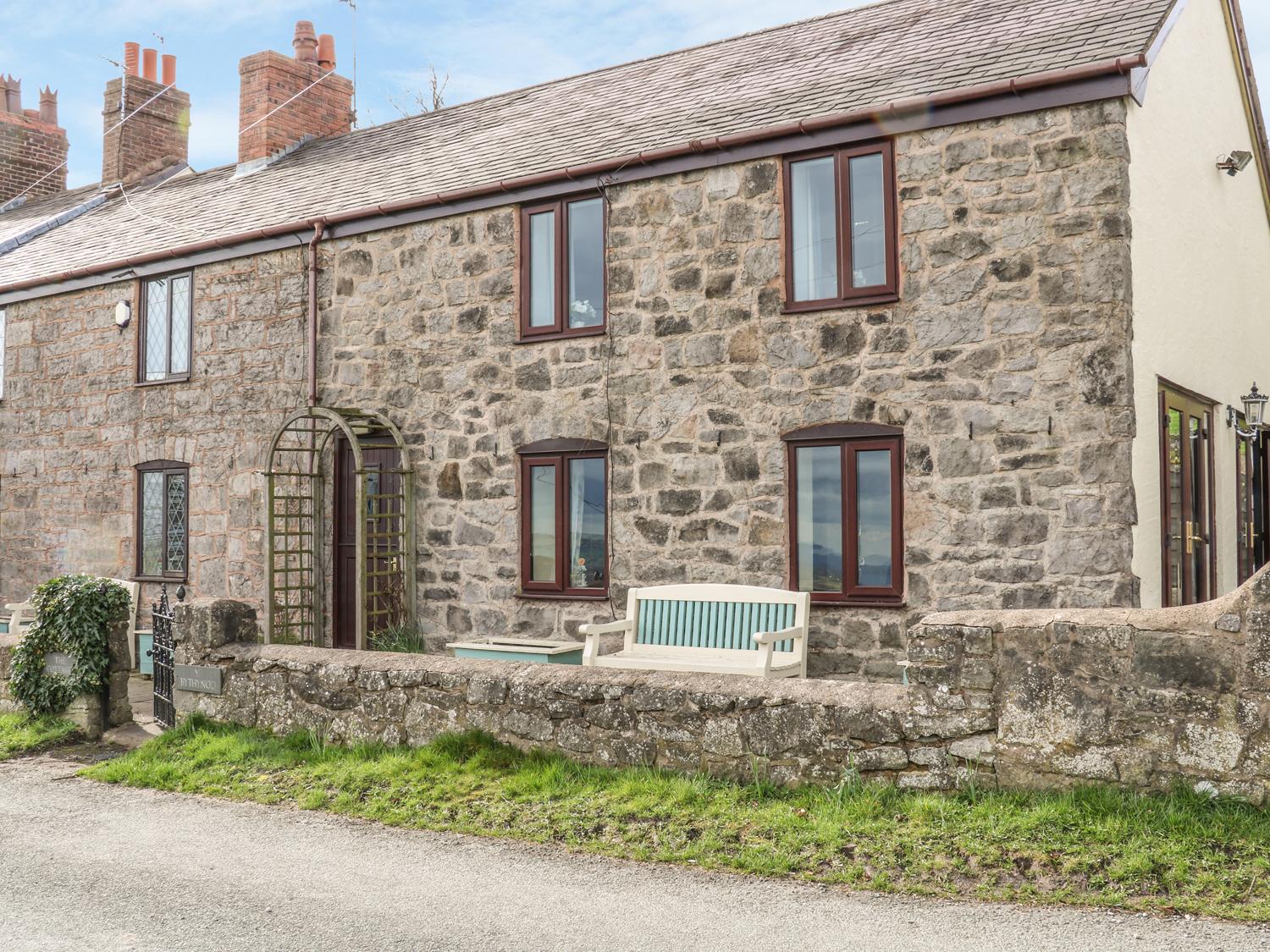 Mold Holiday Homes in the Centre of Flintshire