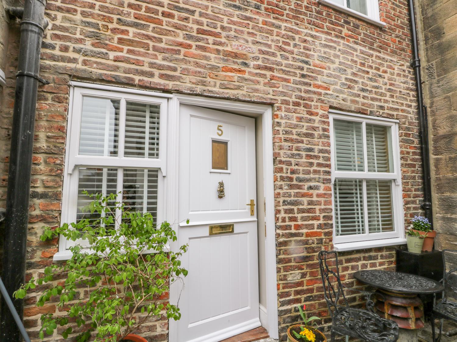Holiday Cottage Reviews for 5 Oystons Yard - Holiday Cottage in Whitby, North Yorkshire