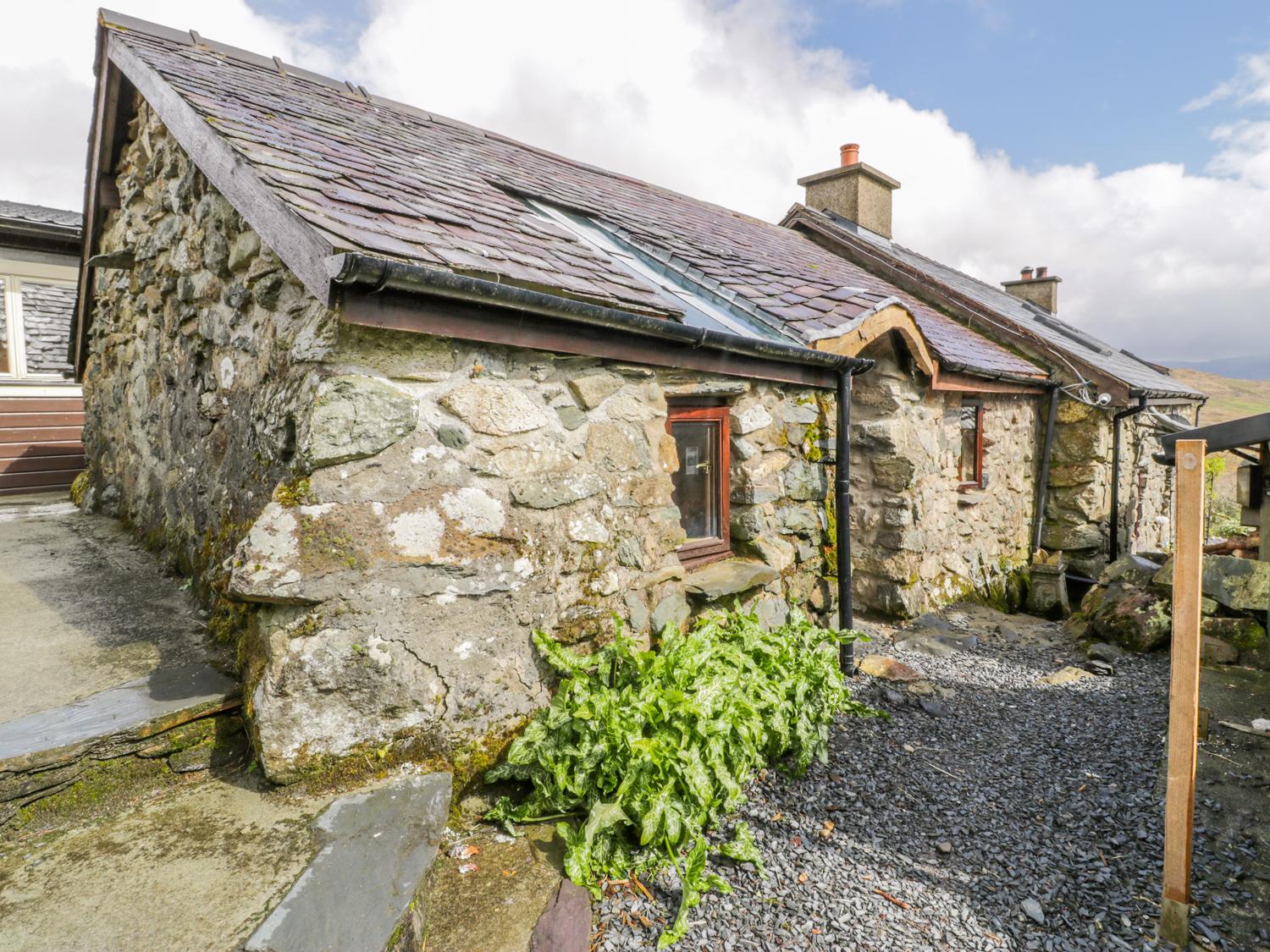 Holiday Cottage Reviews for Waterfall Cottage - Self Catering Property in Beddgelert, Gwynedd