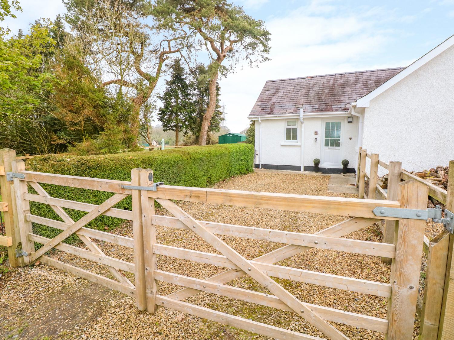 Holiday Cottage Reviews for 4 Hanbury Lodge - Self Catering Property in Kilgetty, Pembrokeshire