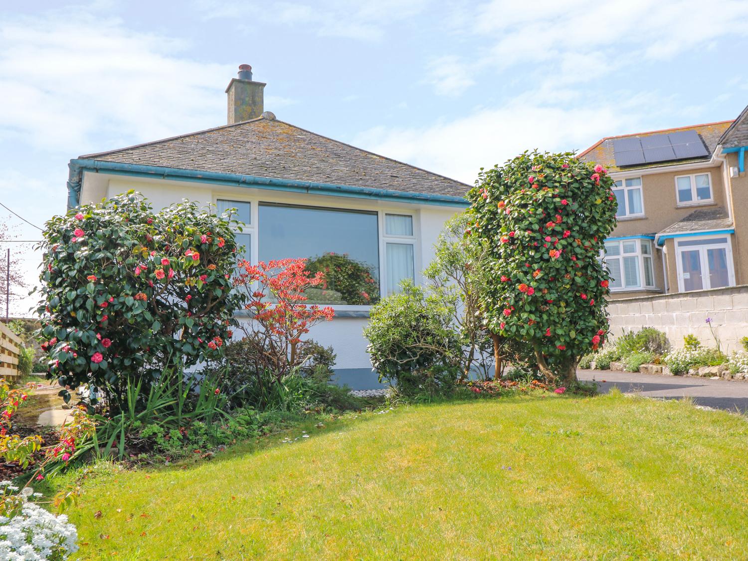 Holiday Cottage Reviews for Aurora Seascape - Cottage Holiday in Penzance, Cornwall inc Scilly
