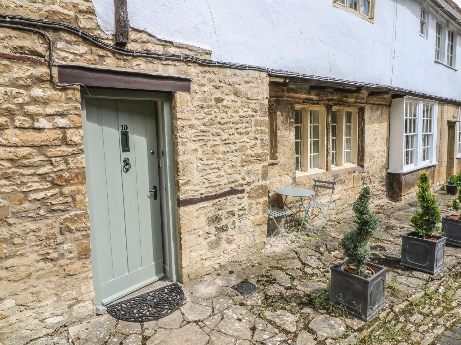 Holiday Cottage Reviews for 10 George Yard - Self Catering Property in Burford, Oxfordshire