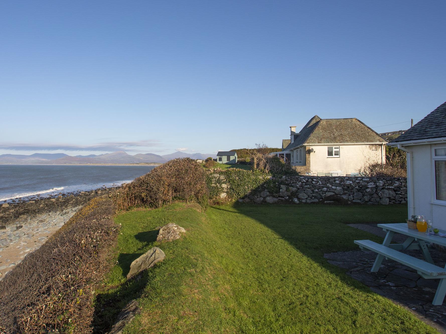 Holiday Cottage Reviews for Allt-y-Mor - Holiday Cottage in Harlech, Gwynedd