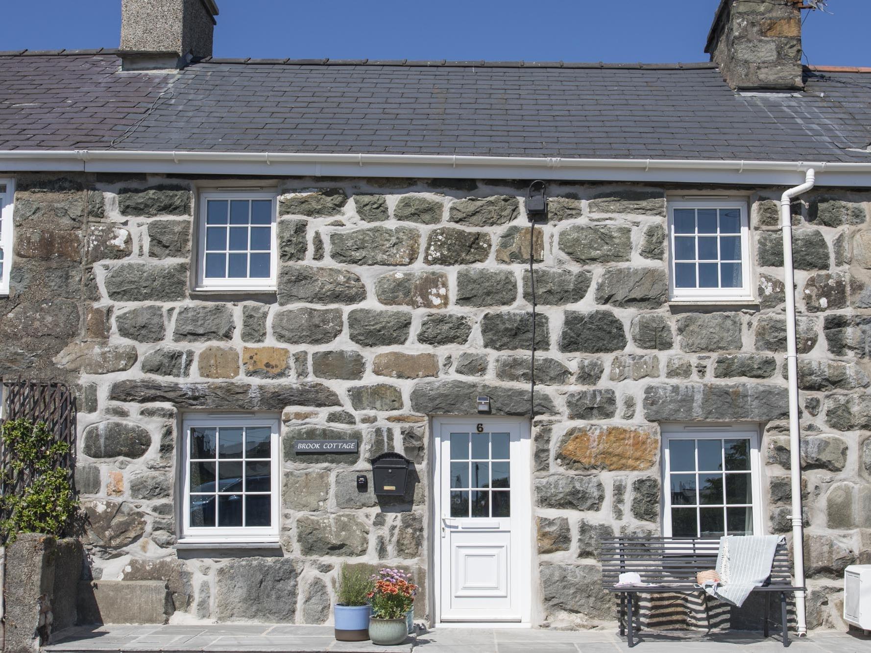 Holiday Cottage Reviews for Brook Cottage - Self Catering Property in Criccieth, Gwynedd
