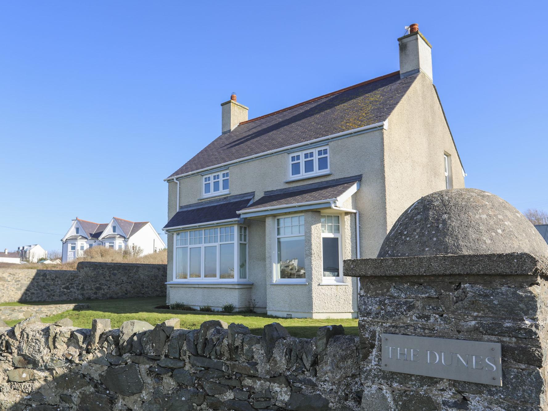 Holiday Cottage Reviews for Dunes - Rhosneigr - Self Catering Property in Rhosneigr, Isle Of Anglesey