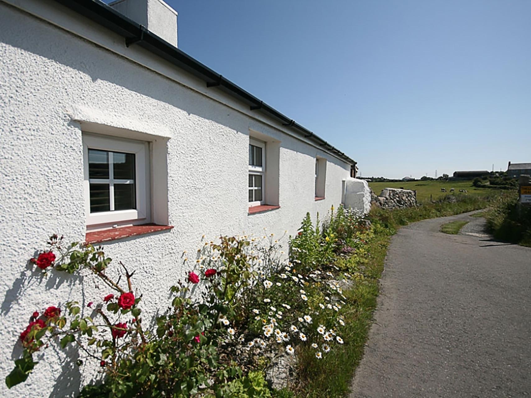Holiday Cottage Reviews for Farm Cottage - Cottage Holiday in Cemaes Bay, Isle Of Anglesey