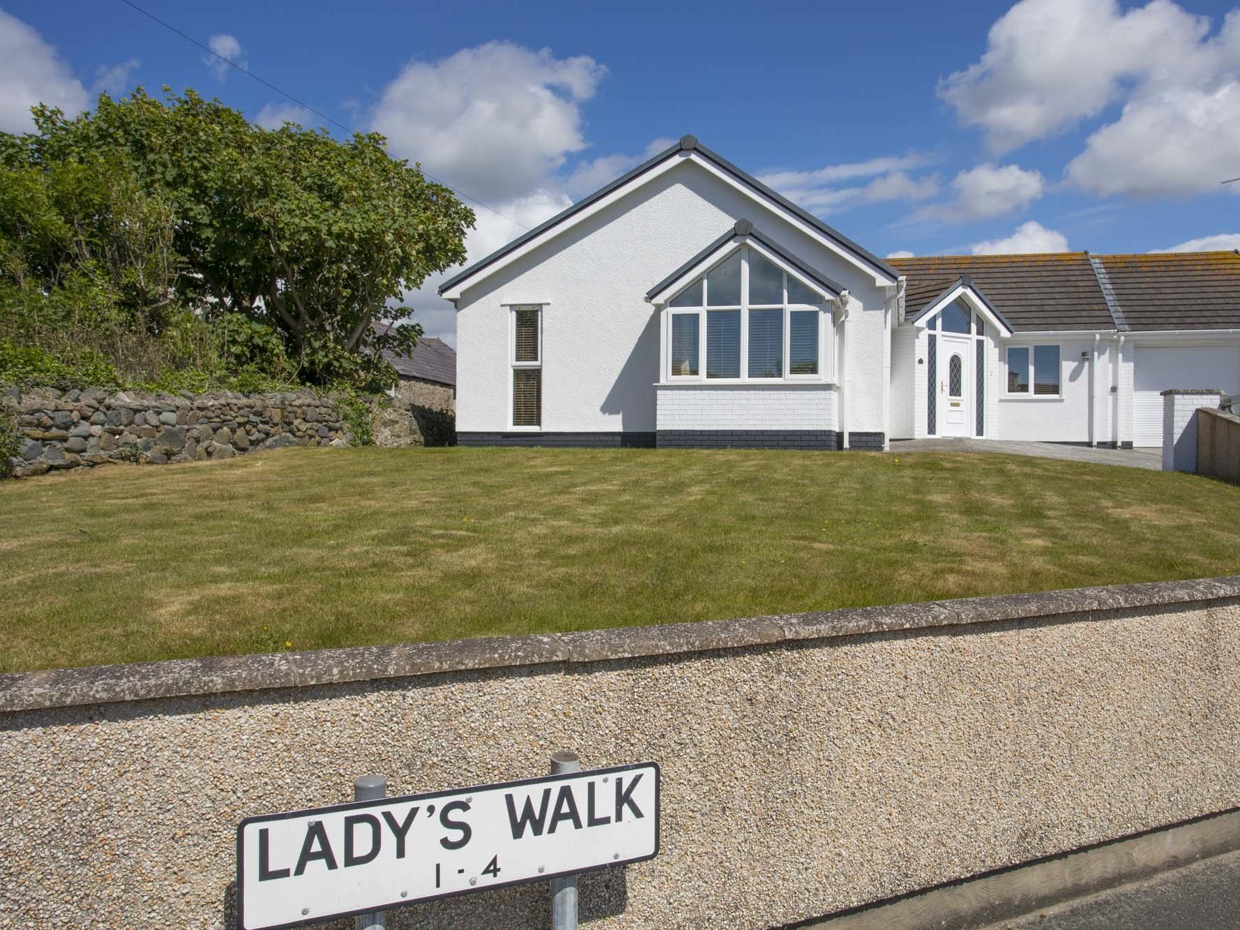 Holiday Cottage Reviews for Lady's Walk - Cottage Holiday in Rhosneigr, Isle Of Anglesey
