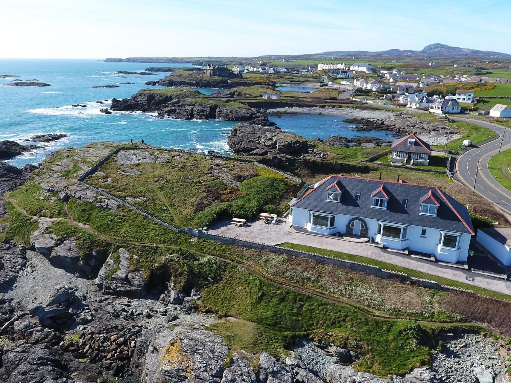 Holiday Cottage Reviews for Rockside - Self Catering Property in Trearddur Bay, Isle Of Anglesey