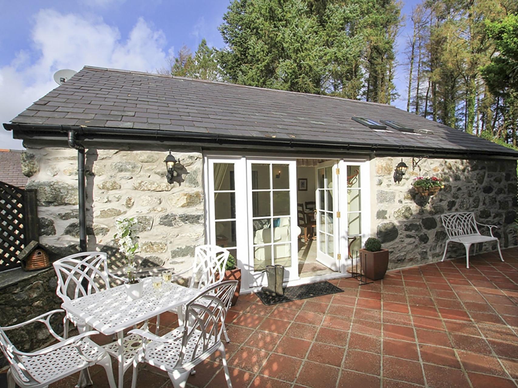 Holiday Cottage Reviews for The Honey Pot - Holiday Cottage in Garndolbenmaen, Gwynedd