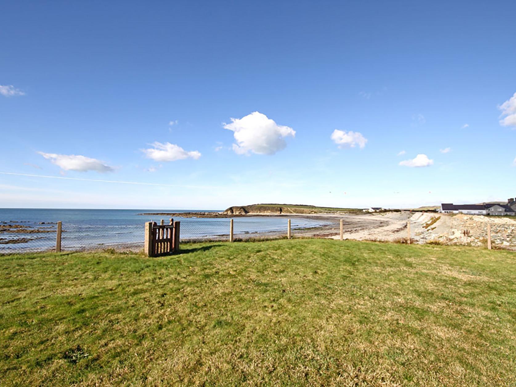 Beach House - Dryll-Y-Gro