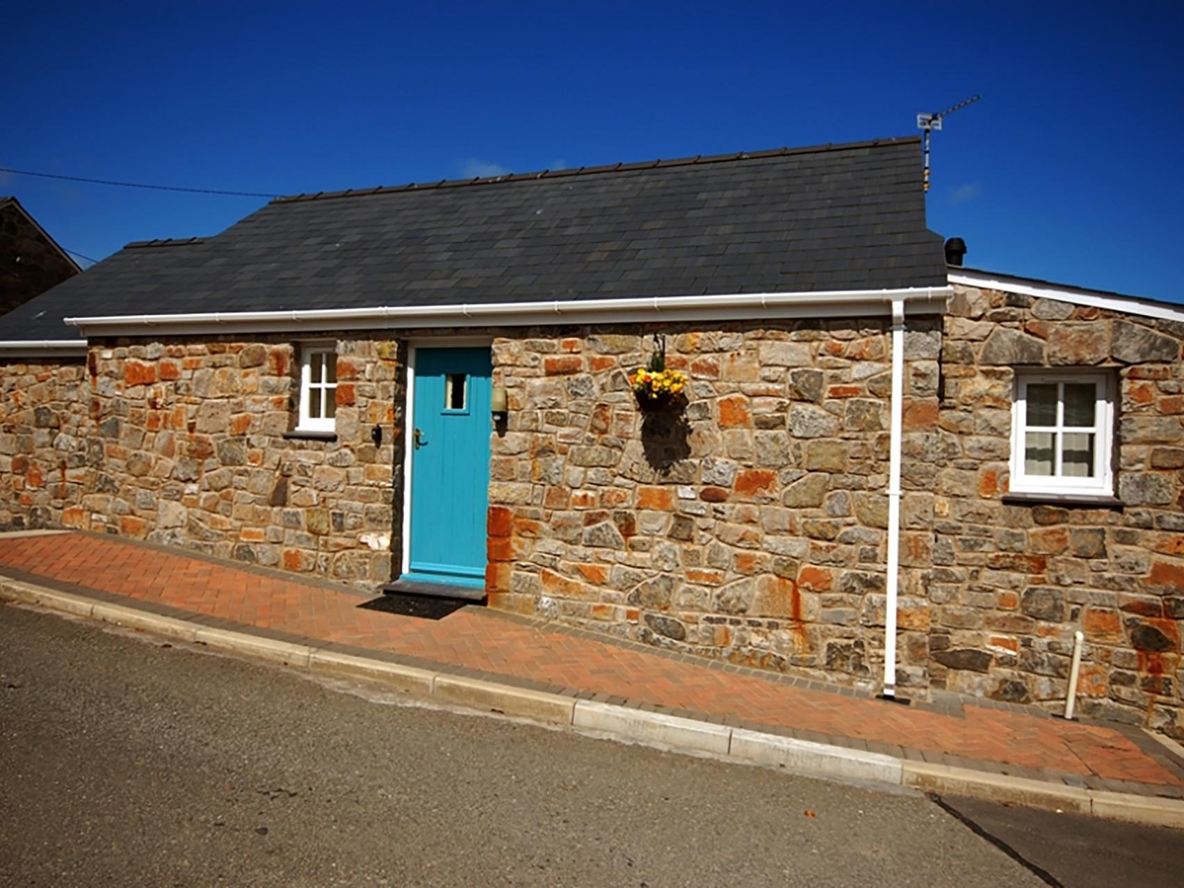 Holiday Cottage Reviews for Tyn Towyn - Bwthyn Haf - Self Catering in Trearddur Bay, Isle Of Anglesey