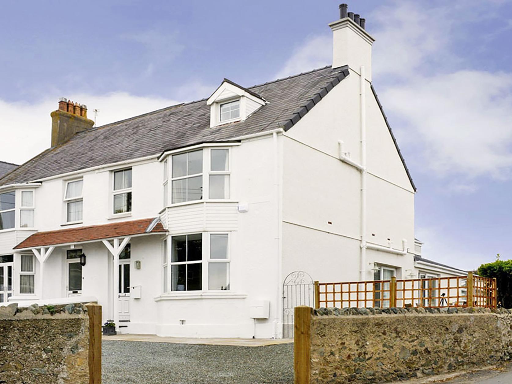 Holiday Cottage Reviews for West View - Holiday Cottage in Rhosneigr, Isle Of Anglesey