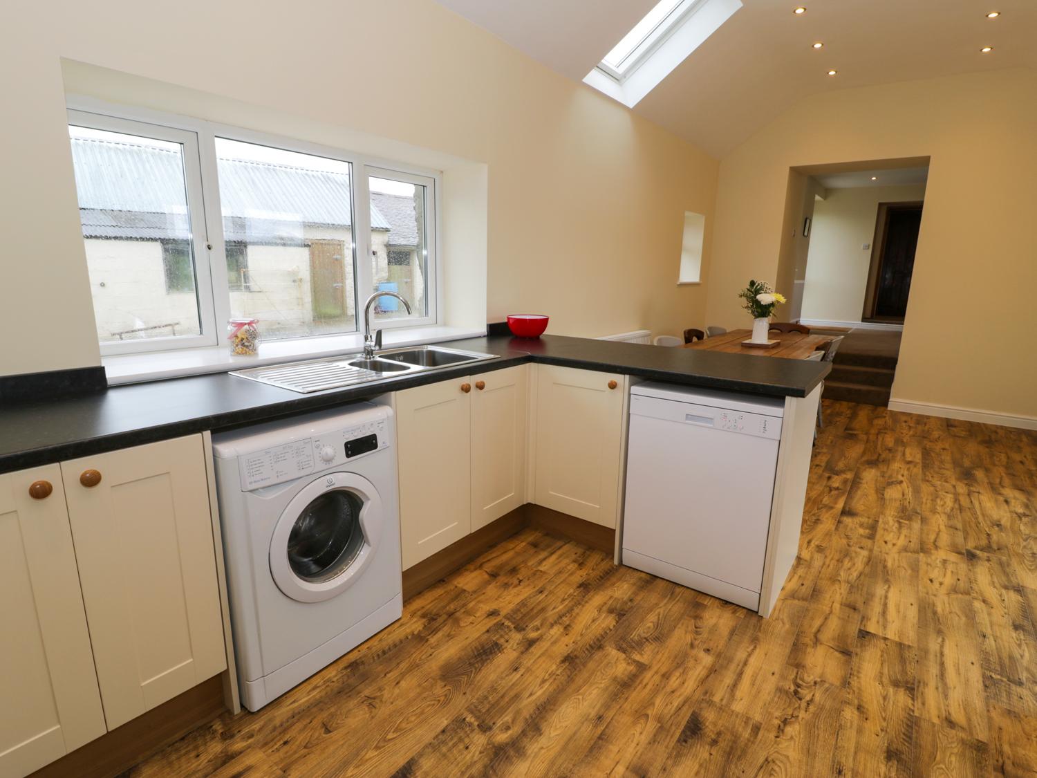 Sc 15593037985384 985267 04