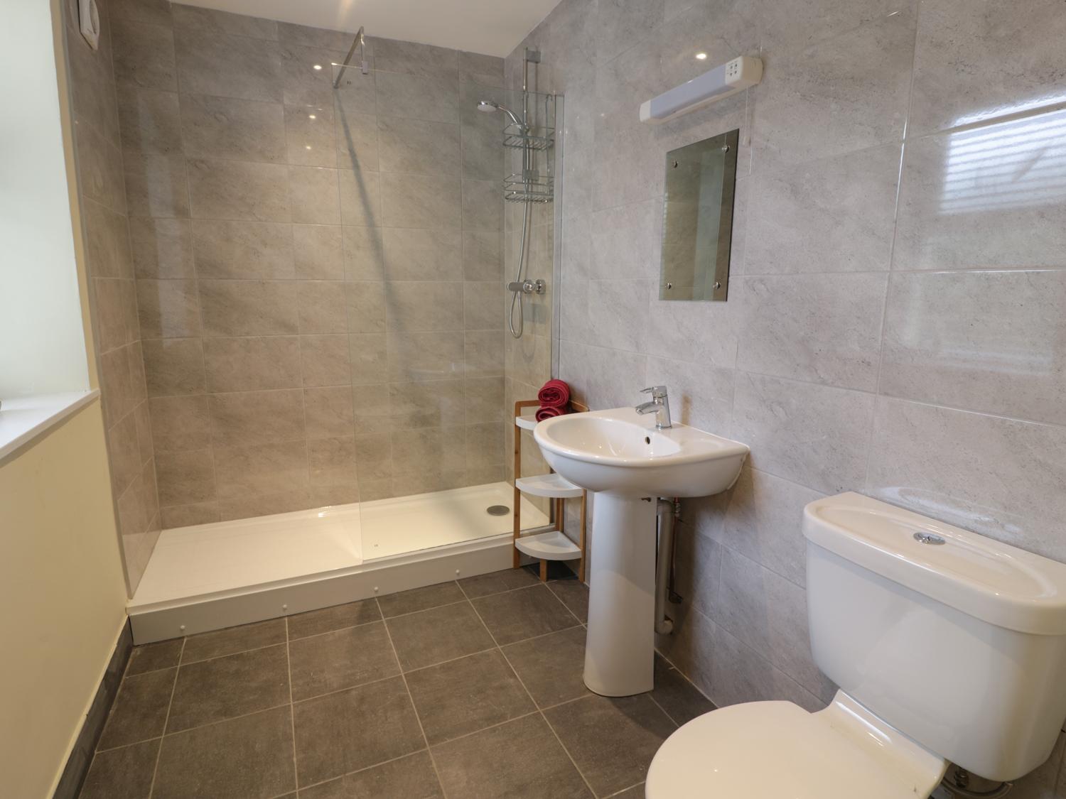 Sc 15593038015326 985267 06